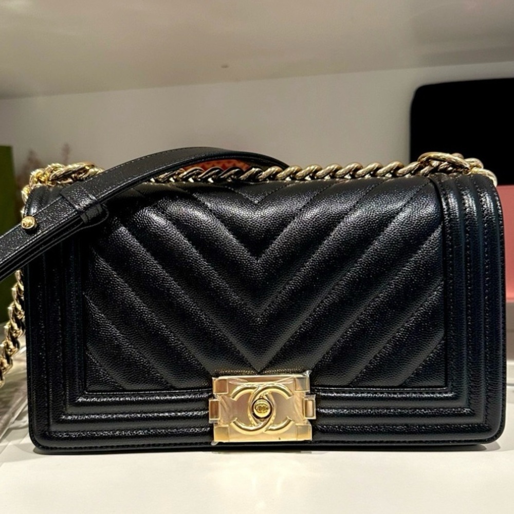 Chanel medium Boy Bag Caviar leather NWT - Picture 5 of 17